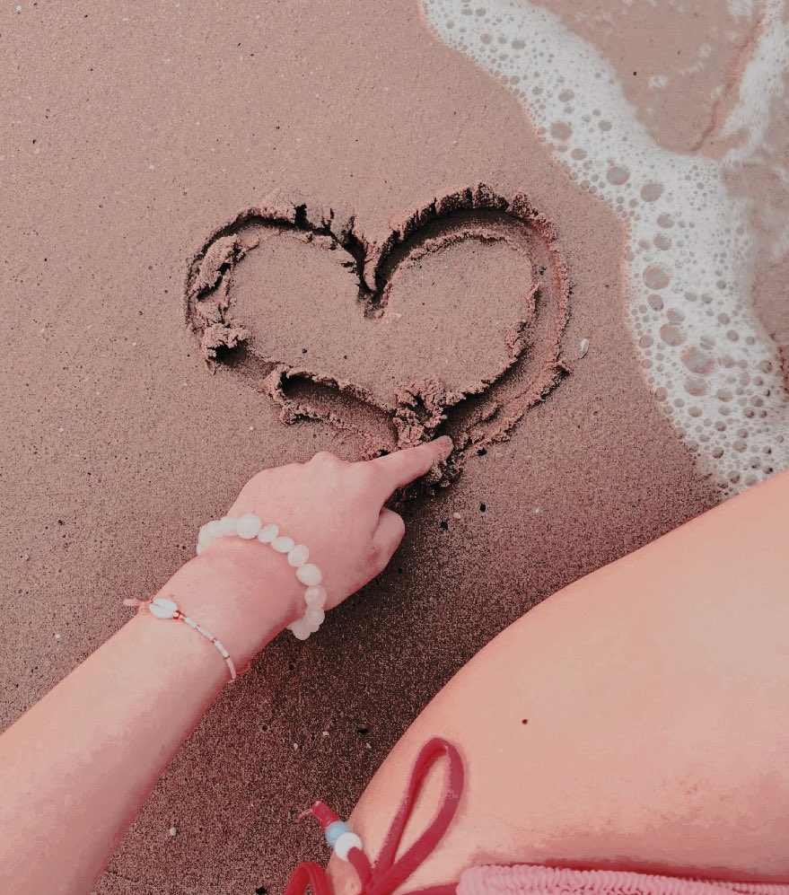 T3RRASAVE's tweet photo. ⠀ 

sunny on a sunday , no work? i'll be at the beach . 

#seductivesunday 

⠀ https://t.co/ddV8dTLS6a