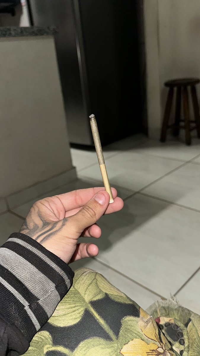 Geladoo4i20's tweet photo. Bbb = beck bem bolado 🥶 https://t.co/6ec3U1coMq