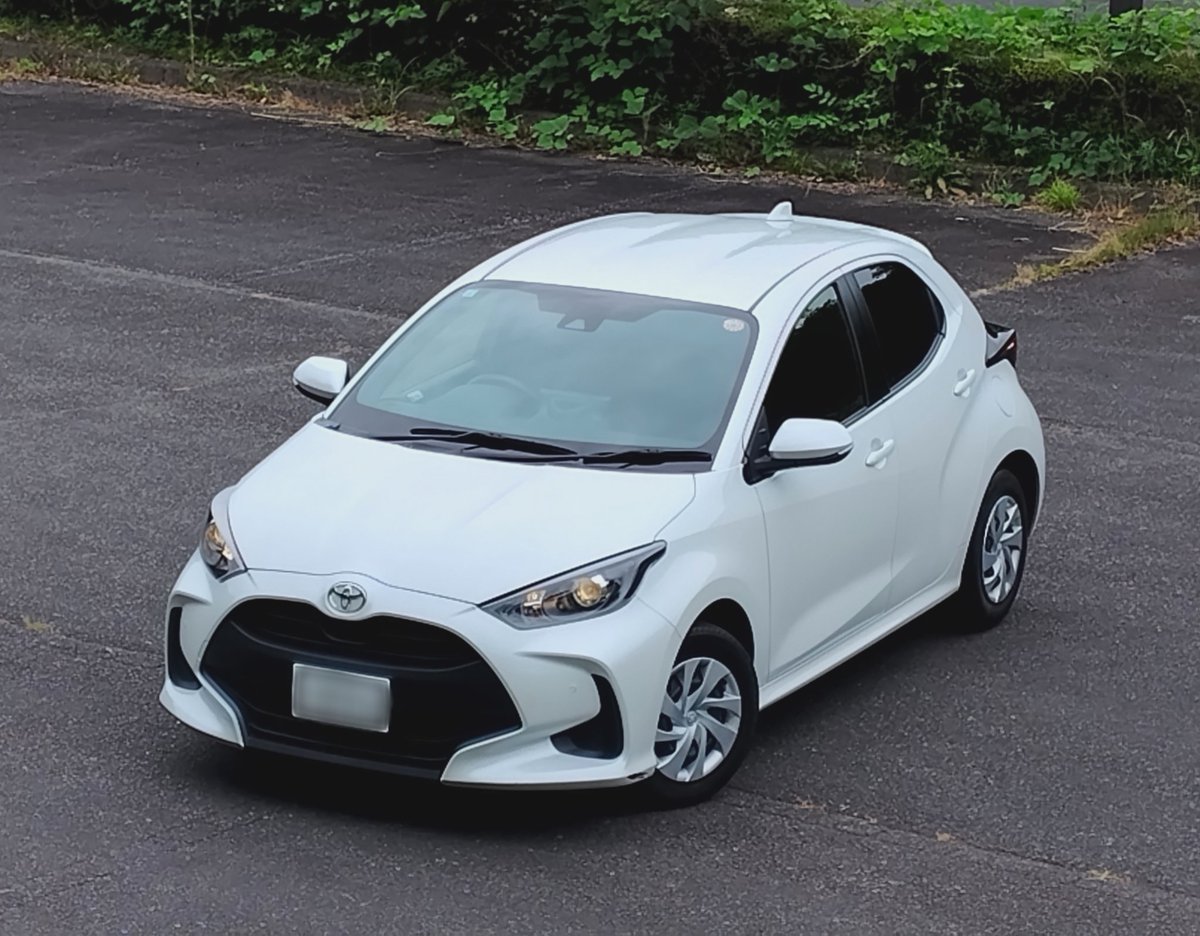 ota_nas's tweet photo. 69PSの1KR-FE、車体の進歩にエンジンが追いついていない。

1.5Lまでは振動・トルクの不利をHVでカバーした方が乗りやすい。
増えてきた軽自動車のEVも、静粛性や出足の利点を推していいと思う。

1Lの純ガソリン車って、レンタカーか法人需要しかないよなぁ…それでも乗って面白く無いけれど。 https://t.co/SVU1OSjjsy