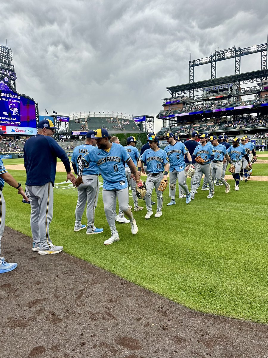 SophiaMinnaert's tweet photo. 🧹🧹🧹
Brewers sweep the Rockies. 
40-23 https://t.co/38UHHRAhO7