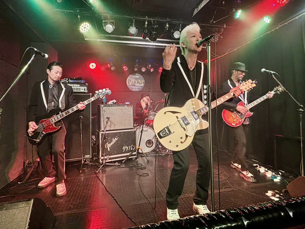 takebow_takeban's tweet photo. おはようございます
高崎、おはる楽屋ライヴ
タケバンきっかけ？光栄の極み
全ての演者がリスペクト
良い空間でした

謙虚が一番漢らしくカッコ良い
(デリカシーがないのが一番醜い笑)
損得は二の次
世の不条理に幻滅しつつ
健気な愛に助けて頂く繰り返し

もう少し強くなりたい…

押忍！ https://t.co/jsdxKSLYJq
