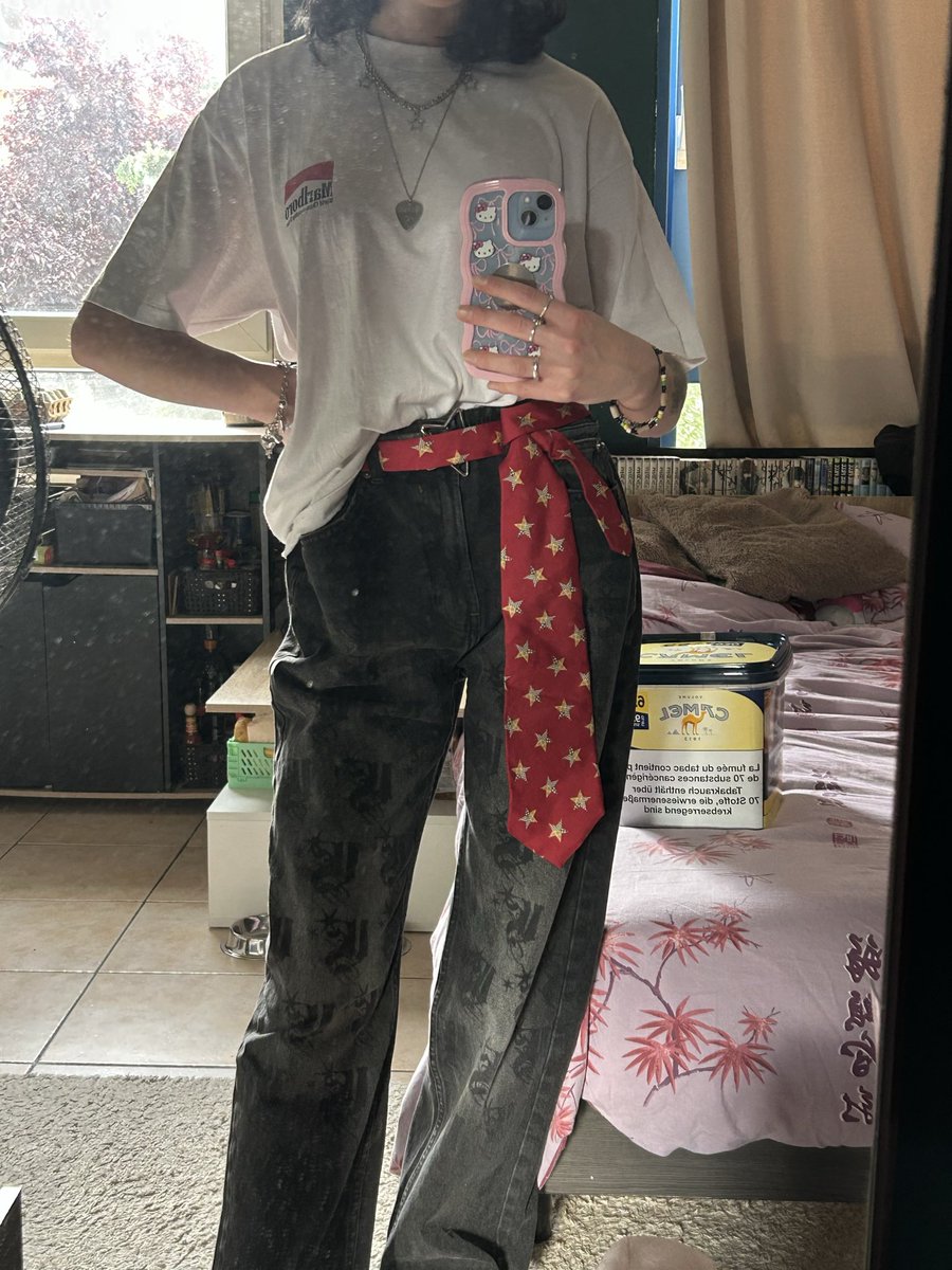 emo2merde's tweet photo. s23 et pas en retard cette fois :3 https://t.co/G4KGVpAhaP