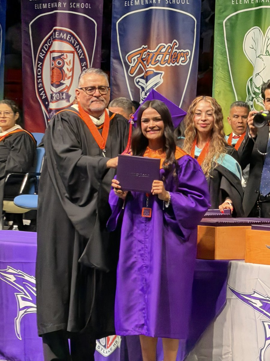 EricMAguilera1's tweet photo. Proud is understatement 🥹👩🏽‍🎓congratulations @bellaarae_04 🫶🏽looking forward to being by your side on your next chapter 💪🏾💜 https://t.co/XJ1CxhUrJT