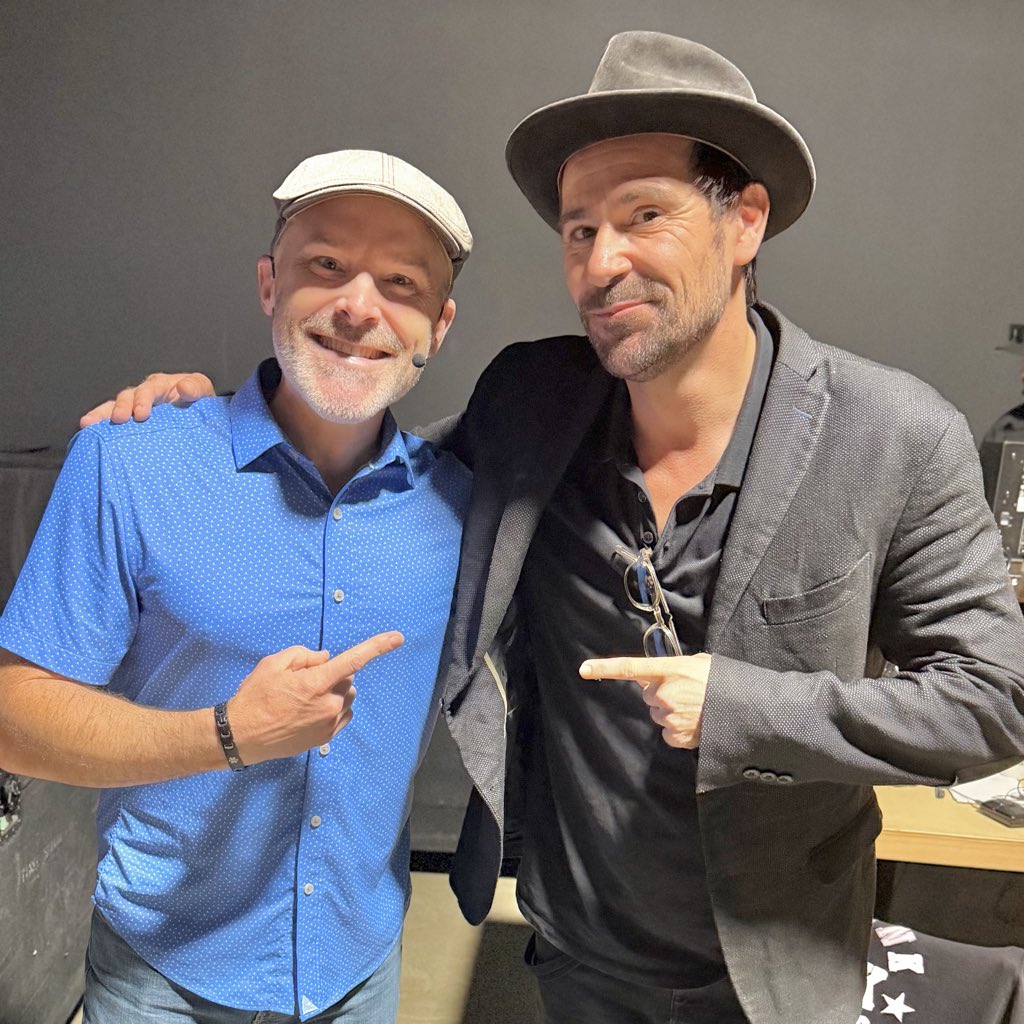 RogerCraigSmith's tweet photo. Like SHIPS passing (get it? #ACBlackFlag?! The ships? GET IT?!) passing in the backstage area, was fun passing through and running into @mattryanreal at @IGN’s #IGNLive yesterday! https://t.co/eQ5K2XQNfa
