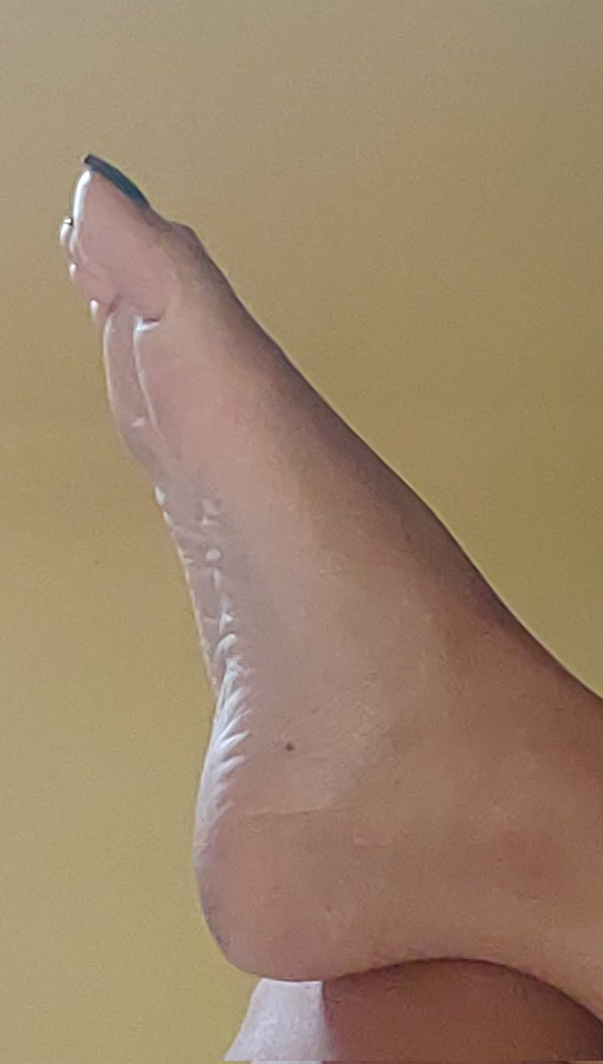 lookmyfeet89's tweet photo. My sole and my big toe with black polish!!!
#footjob #toejob #LongToenails #cum #footlover #piedi #bigtoe #footmodel #segaconipiedi #feetworshi̇p #feet #sexyfeet #feetporn #feetfetish #cumonfeet #bigcock #bigcockslover #footlover #tienailslover #cumshot #unghiedeipiedi https://t.co/TedKmAu70O