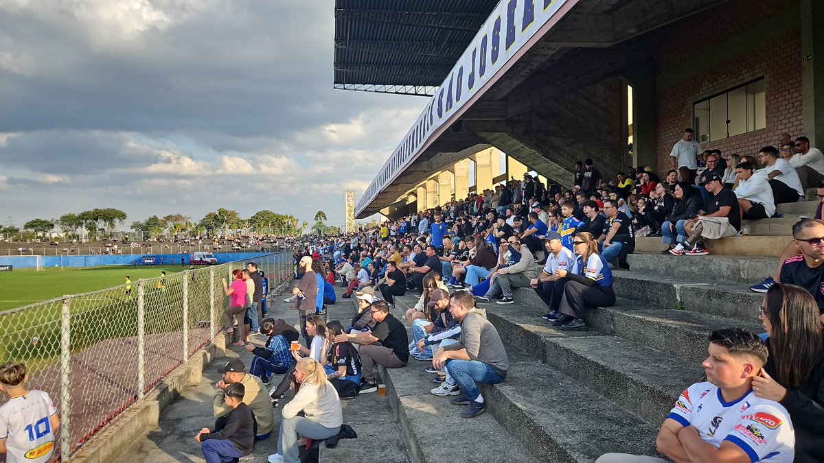 LuccaMarreiros's tweet photo. VILA OLÍMPICA DO BOQUEIRÃO VOLTA EM JOGO DA SÉRIE D!

Um empate em São Joseense e Marcílio Dias pelo placar de 0 x 0 marcou o retorno da Vila Olímpica do Boqueirão. Empate classificou os times para o mata-mata. 

Ídolo do Paraná, Lúcio Flávio é o técnico do Marcílio Dias! https://t.co/ckqPwuvQaK
