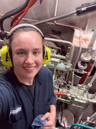 closerwish's tweet photo. SpaceX employees are about to see their lives completely change.

A former engineer now renovating a hotel in Italy? His stake is worth $28 million at IPO price.

A 27-year-old who joined in 2022 put 10% of her paycheck into equity. Not sure if she'll sell.

A welder from https://t.co/W1GoVMJGBI