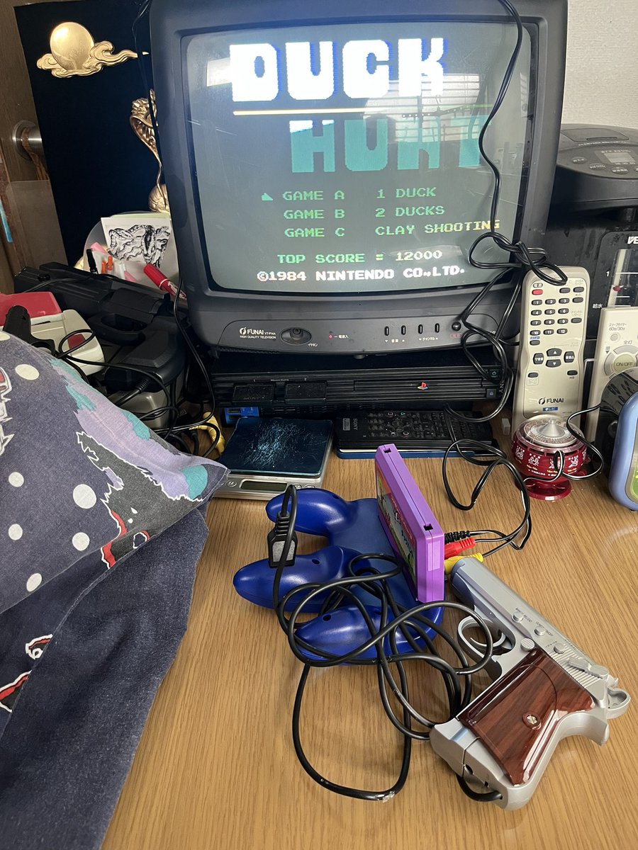 動作確認してません。　4台 2010A(2台)2000b(2台) ファミコン互換機直りました 原因は、ファミコンカセットを逆差し込み