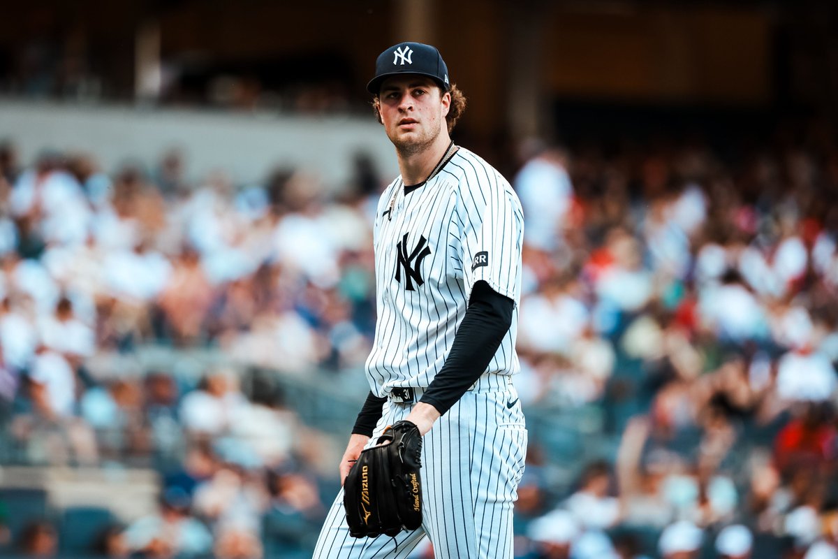 Yankees's tweet photo. Sunday Best. 

#RepBX https://t.co/c7XhJIjjzS