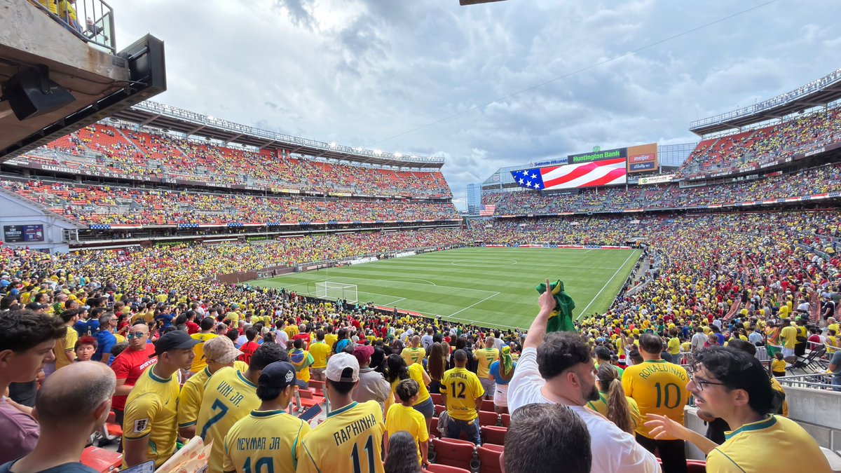clecrunch's tweet photo. ⚽️ What an incredible day at the Brazil 🇧🇷 vs. Egypt 🇪🇬 match and pregame party at North Coast Yard hosted by @cleprosoccer. Oh, and congrats to our giveaway winners again!

We had such a great time connecting with kids, families, and soccer fans from across the community.

See you at the next one on June 12th!