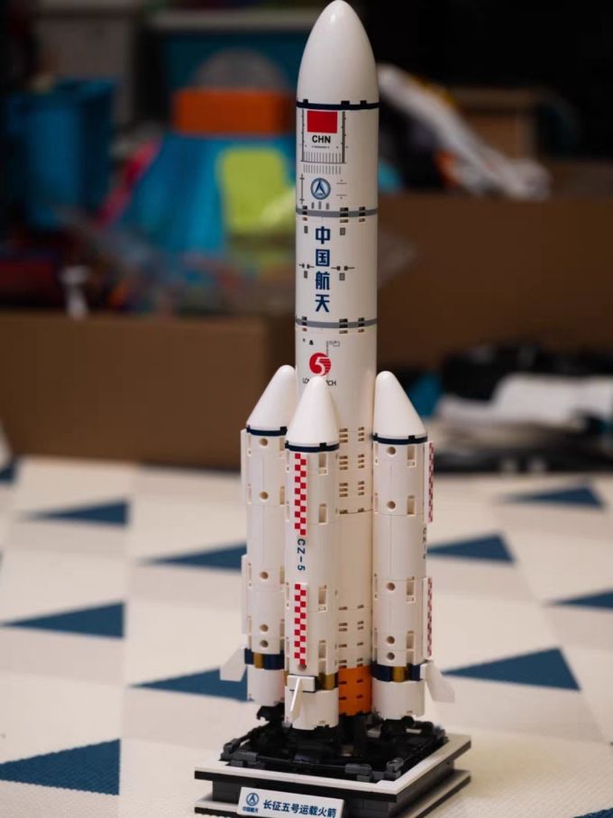 Miss_LPN's tweet photo. [Building block masterpiece time! My little one’s “space rocket” just lifted off—creativity + giggles = best parenting win ]， https://t.co/FKpEOWAVjR