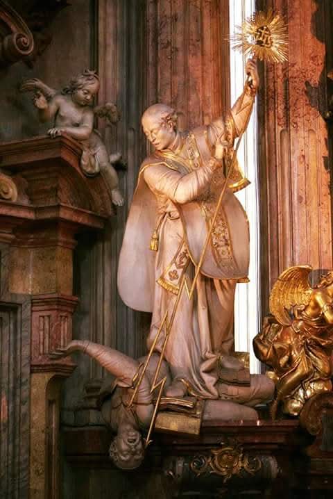 BriGargurevich's tweet photo. @fernandoBiblia San Ignacio de Loyola pisando al maldito hereje de Lutero con un rayo que emite la Sagrada Eucaristía. https://t.co/N4lKUkLhWs