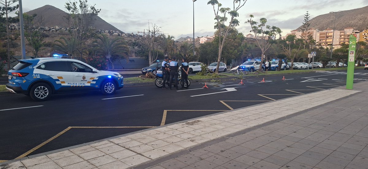 FireInSEAdm's tweet photo. Boys in blue are out in force. https://t.co/hCpSeOxLGG
