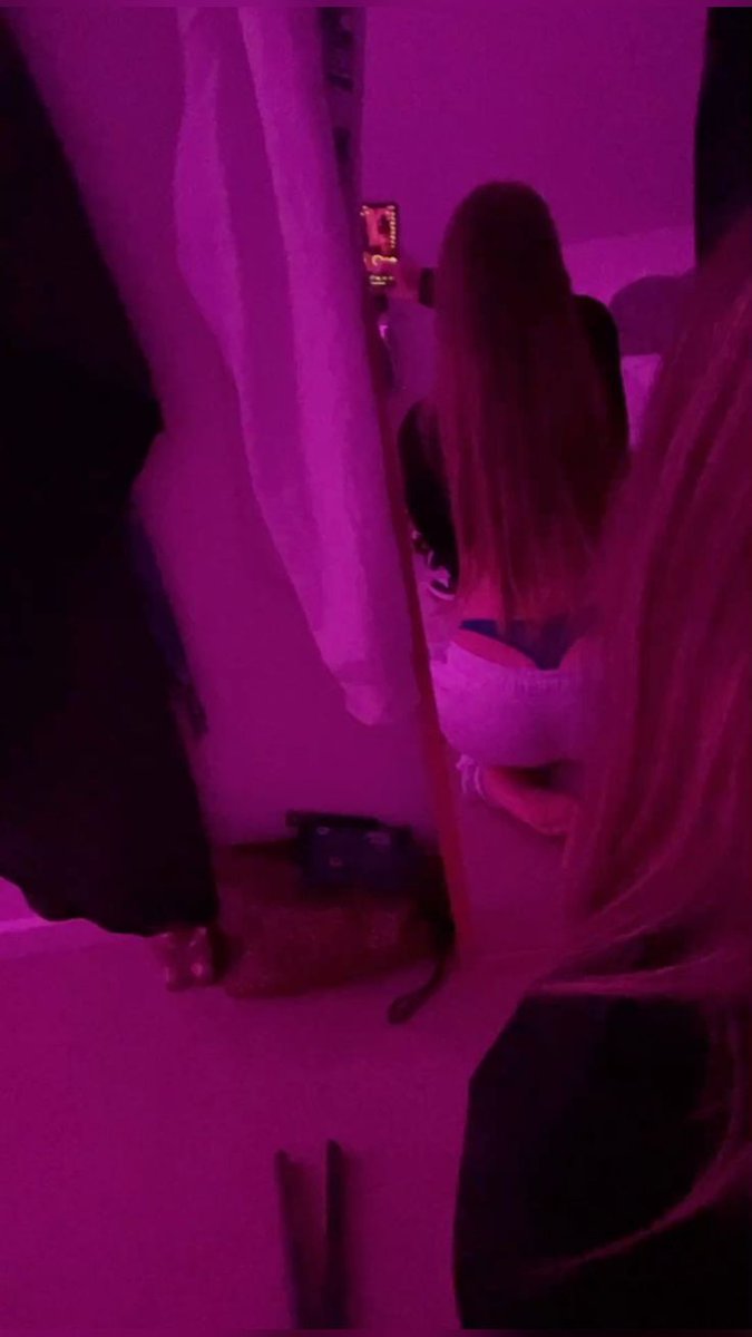 daisysxyy's tweet photo. ur gf wishes she had my energy https://t.co/MiA6qlwHBl