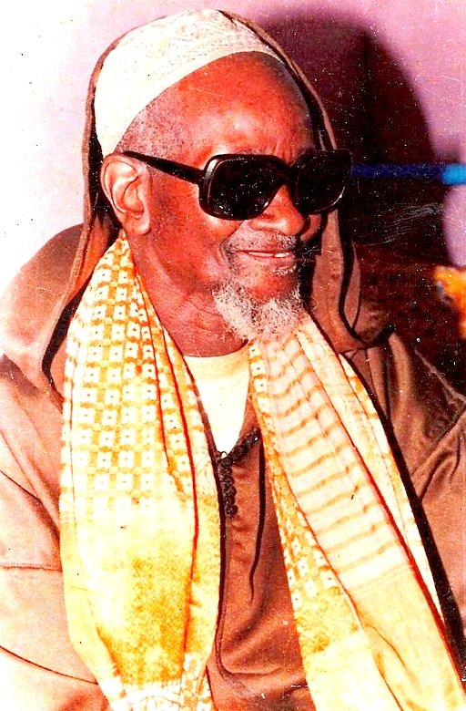 S_Naawel's tweet photo. Kiñaan ku mu nekk ci yaw doo defare doo defaru !

Bëgg àdduna it soo ko xasee def doo am jàmm te jàmm boo ko amul doo ko mën a  jox kénn !

Maam 🤍 https://t.co/cE41MjsSqc