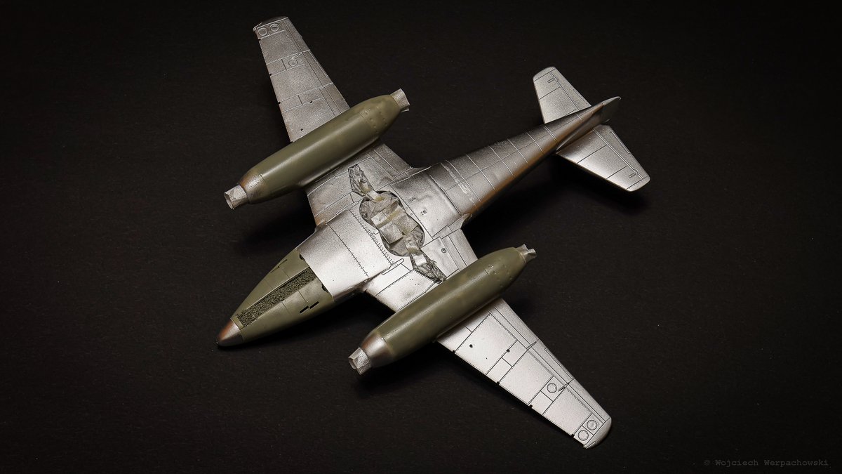 Woit_1900's tweet photo. Pomalutku... Bryła sklejona, malunki się robią. Na razie podkłady.
 #me262 #ttmodelarze #Woitmodeluje
@ArmaHobby https://t.co/GU9543BKXK