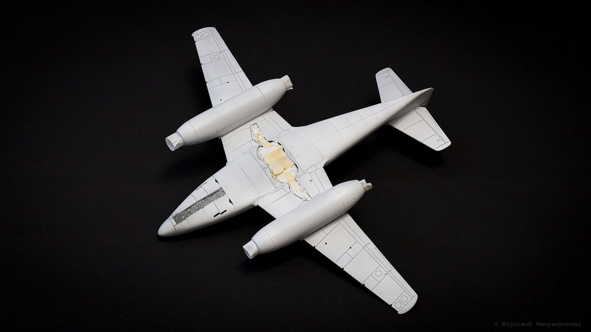 Woit_1900's tweet photo. Pomalutku... Bryła sklejona, malunki się robią. Na razie podkłady.
 #me262 #ttmodelarze #Woitmodeluje
@ArmaHobby https://t.co/GU9543BKXK