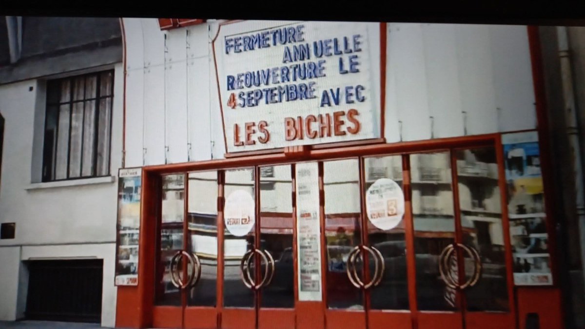 YannBreheret's tweet photo. Dans LA FEMME INFIDÈLE (Claude Chabrol, 1969) Michel Bouquet passe en voiture devant un cinéma qui programme LES BICHES (Claude Chabrol, 1968)
#filminfilm #filmsinfilms #chabrol #claudechabrol https://t.co/gBIrh6IsnH