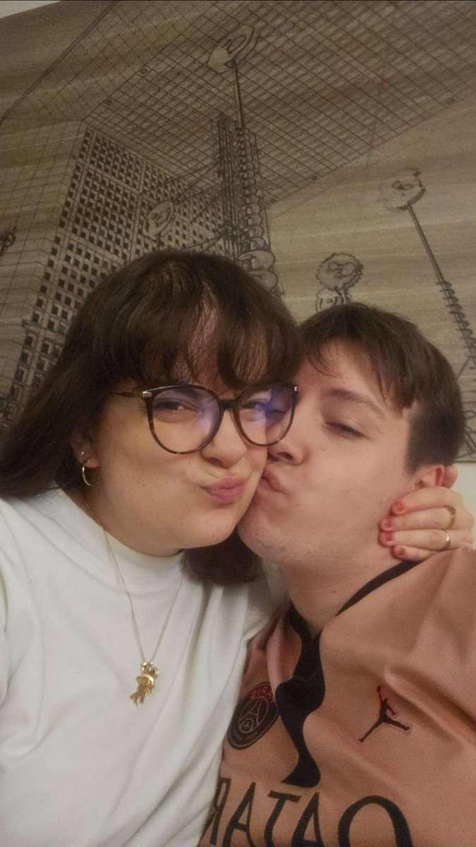 juliusxreinberg's tweet photo. Joyeux anniversaire à la plus incroyable et la plus magnifique des femmes @sweetxreader ❤️❤️❤️ https://t.co/JNI9PWzHe1