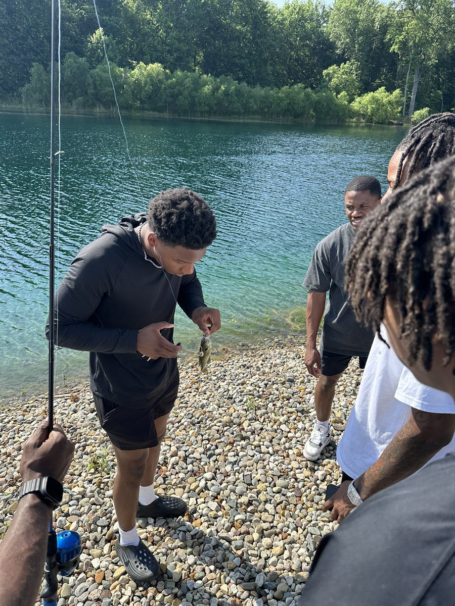 AaronHenry7's tweet photo. Good food, great conversations, and even better people. Always a blessing to have the guys over. #FTB https://t.co/rIbbg0XCQb