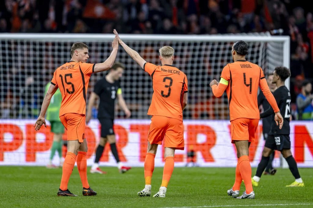 SpursArmyTweets's tweet photo. 🚨🎙️ Micky van de Ven is FULLY COYS and has PROMOTED #thfc in conversation with transfer target Jan Paul van Hecke! 🤍

“I did briefly have [a conversation] with Jan Paul about Tottenham. I think that it is a good step for him.”

@NUnl https://t.co/0aHXesCuBY