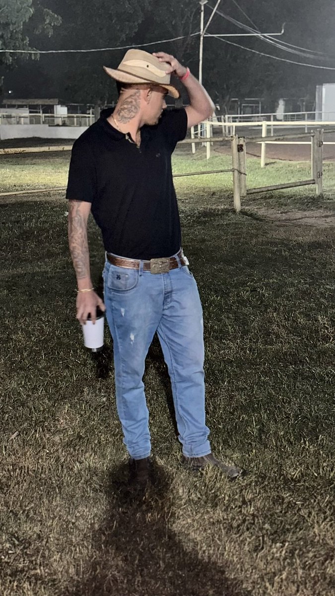 7muel's tweet photo. Peeeeão, todo tatuado 🤠 https://t.co/mjtH8a5niU