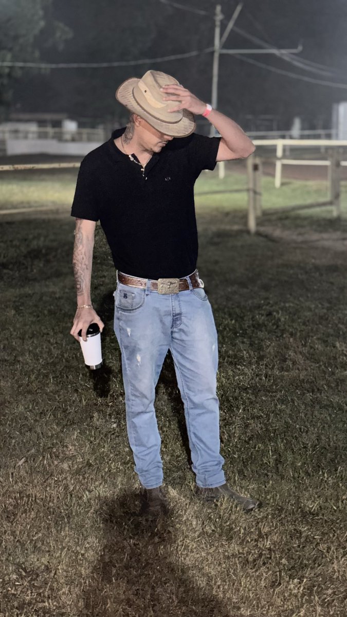 7muel's tweet photo. Peeeeão, todo tatuado 🤠 https://t.co/mjtH8a5niU