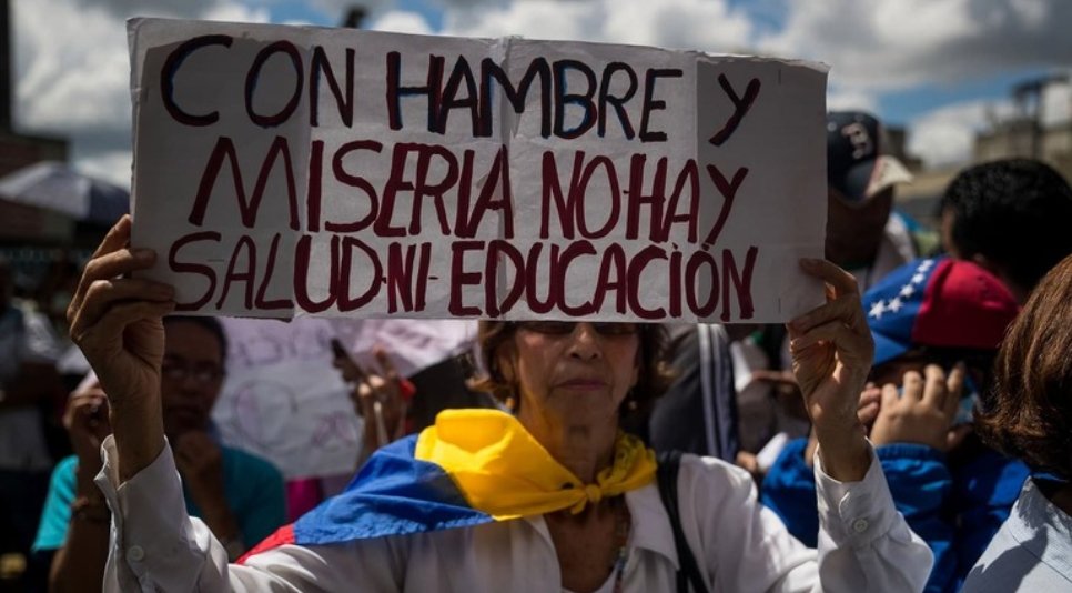 UDSE_'s tweet photo. Las escuelas necesitan maestros. Los maestros necesitan condiciones para vivir con dignidad. Esa es la verdadera emergencia educativa. #ParoEducativo10J #UnDiaPorLosDocentes https://t.co/CzCt4pKTwy