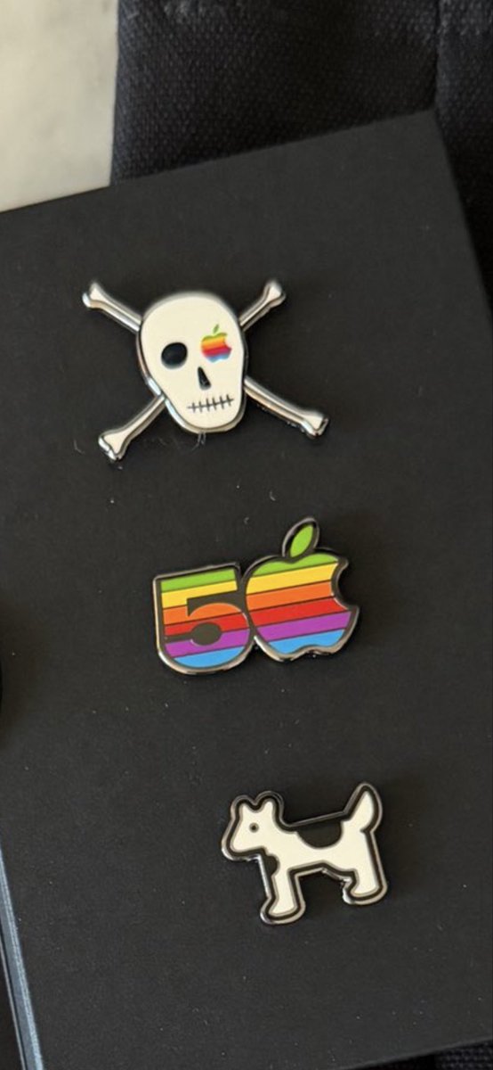 ClassicII_MrMac's tweet photo. Oh my gosh… #WWDC26 Little Finder Guy and the Pirate Flag pins!!!!!!!🥹🥹🥹 https://t.co/zevTNBjZel