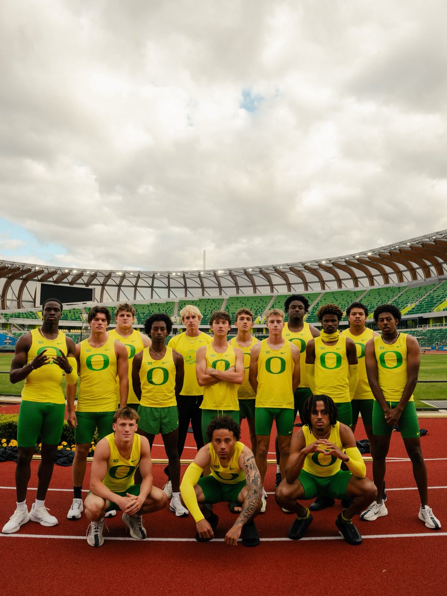 OregonTF's tweet photo. Men of Oregon’s National Championship squad is ready for the show. #GoDucks https://t.co/FYxW3Wzpe3