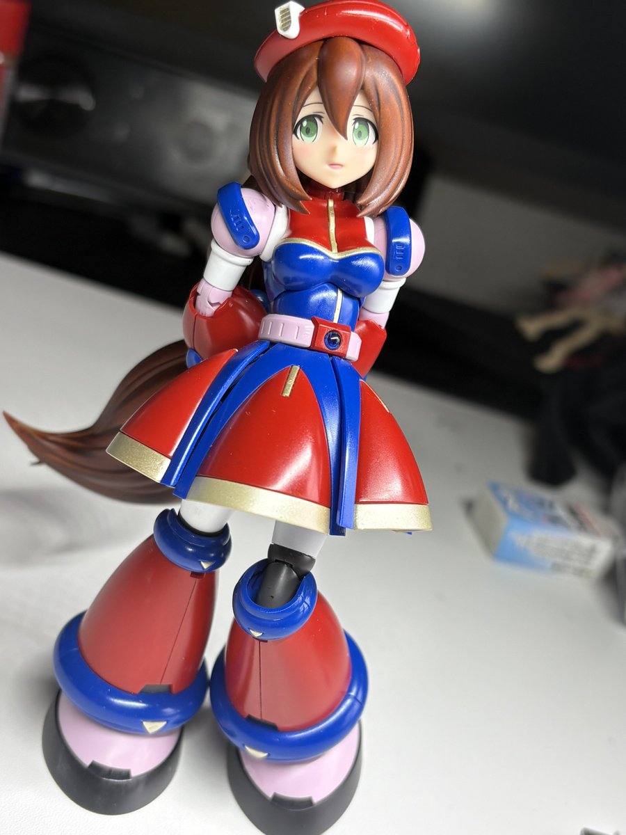 youder666's tweet photo. 負けない愛なんて🎵この胸必ずあるはずよ♪

コトブキヤ　ロックマンX4よりアイリス完成です！！

美プラだけどロボットってことで装甲の部分と髪肌、個人的に肌として認識してる白い部分の艶を分けるぐらいはしましたが、髪の毛以外ほぼベタ塗りです。
顔は少しチーク入れたぐらい？

ピンクはもう少し白に近い方が自然だったかなぁ…ってのが反省点。イエローラインのシャンパンゴールドにしたのは超英断ですわ。説明書のジャケ写の色が黄色よりよかったから！！

レビュー的なことをすれば再現度は2億点！！素晴らしい！！

可動もプロポーションからしたらかなり動くけど、足首の関節がペラペラなので…まあ美プラあるあるの…折れました。塗装してるのもあるけど(笑)
接着して殺しましたがそれでも支障ないぐらい可動するので安心！(白目)
個人的には脇腹の可動が良くて(4枚目みたいな？)女子っぽいエロかわいいポーズが取りやすいのが最高！！

後…特筆すべきは髪の毛のディテールと手首パーツの絶妙な表情が素晴らしい！！
髪の毛はグラデーションの練習とかにすごくいいと思う！

苦言を言えば
・髪の毛がデカすぎてで首の表情がつけづらい
・股関節のハマりがあさい？取れやすい
・毎度お馴染みタンポ印刷のみでデカールがない

ぐらいかなぁ…あまり気になりませんが(°3°)

X4ゼロとカーネルも欲しい！！

…後デッカいシグマの顔(笑)

#プラモデル好きと繋がりたい