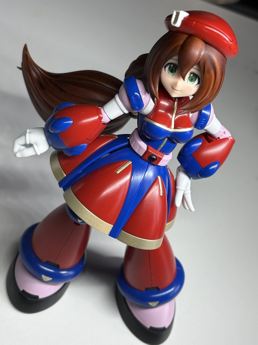 youder666's tweet photo. 負けない愛なんて🎵この胸必ずあるはずよ♪

コトブキヤ　ロックマンX4よりアイリス完成です！！

美プラだけどロボットってことで装甲の部分と髪肌、個人的に肌として認識してる白い部分の艶を分けるぐらいはしましたが、髪の毛以外ほぼベタ塗りです。
顔は少しチーク入れたぐらい？

ピンクはもう少し白に近い方が自然だったかなぁ…ってのが反省点。イエローラインのシャンパンゴールドにしたのは超英断ですわ。説明書のジャケ写の色が黄色よりよかったから！！

レビュー的なことをすれば再現度は2億点！！素晴らしい！！

可動もプロポーションからしたらかなり動くけど、足首の関節がペラペラなので…まあ美プラあるあるの…折れました。塗装してるのもあるけど(笑)
接着して殺しましたがそれでも支障ないぐらい可動するので安心！(白目)
個人的には脇腹の可動が良くて(4枚目みたいな？)女子っぽいエロかわいいポーズが取りやすいのが最高！！

後…特筆すべきは髪の毛のディテールと手首パーツの絶妙な表情が素晴らしい！！
髪の毛はグラデーションの練習とかにすごくいいと思う！

苦言を言えば
・髪の毛がデカすぎてで首の表情がつけづらい
・股関節のハマりがあさい？取れやすい
・毎度お馴染みタンポ印刷のみでデカールがない

ぐらいかなぁ…あまり気になりませんが(°3°)

X4ゼロとカーネルも欲しい！！

…後デッカいシグマの顔(笑)

#プラモデル好きと繋がりたい