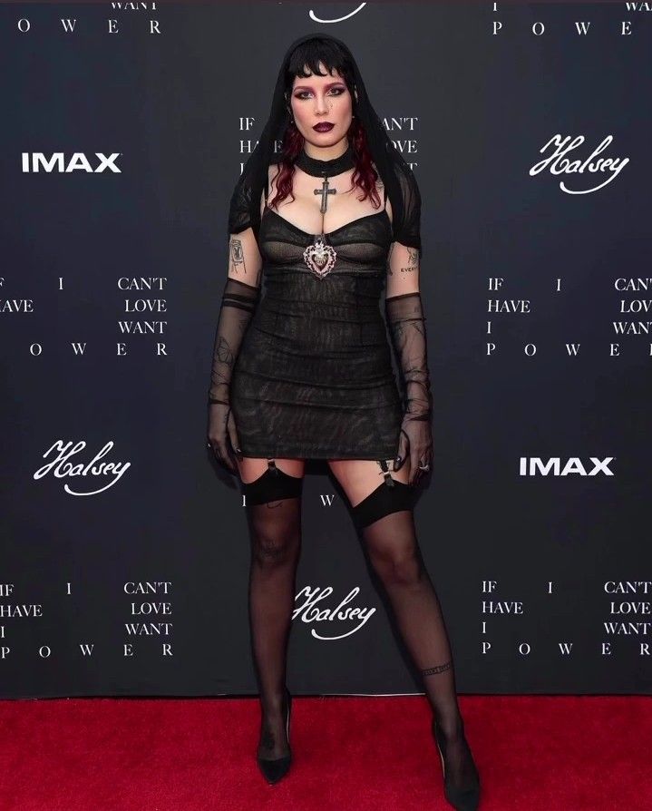 93angelonfire's tweet photo. why halsey is the queen of wearing black
🧵 https://t.co/4XTmVg32QQ
