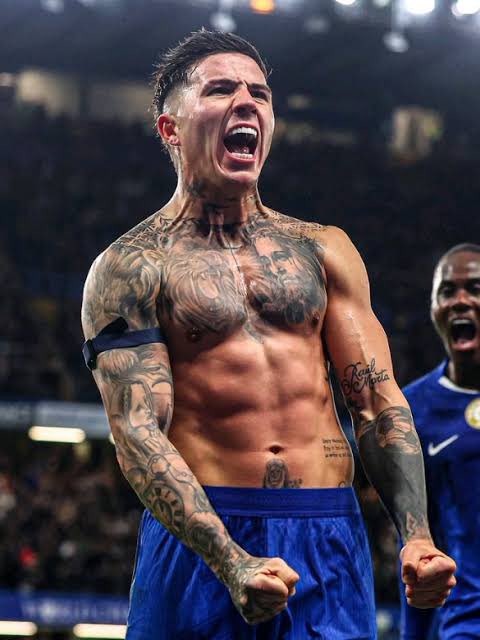 ChelsTransfer's tweet photo. 🗣️ @JLSanchez78: “There is ANOTHER player on Real Madrid’s list, they have told me.

- €150M.
- A very great player.
- More likely his club sells him.”

(via @MadridXtra) 

🔵 If this is Enzo Fernandez, do you think Chelsea should sell him for €150million? https://t.co/1loyLwKDR6