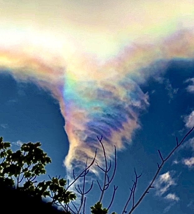 BeulerDam's tweet photo. after two days of solid white out they flipped on the radars, directed energy weapons microwaves and the sky cleared out and about 30 to 45 minutes.  

Well at least some of the seeded materials cleared out while others just turned into  popcorn clouds.
But if you want to see the craziest rainbow popcorn clouds yet, here they are.

What was that I was just saying the other day about every single day I say it can't get any crazier than the day before. These are NOT high altitude rainbow clouds people, these are not ice crystals, these are various types of seeded toxins.

I mean it's getting pretty much impossible for the chem trail deniers, we can argue about who's doing it or whats up there, but the sky is full of foreign nano sized material materials, and that is not debatable.