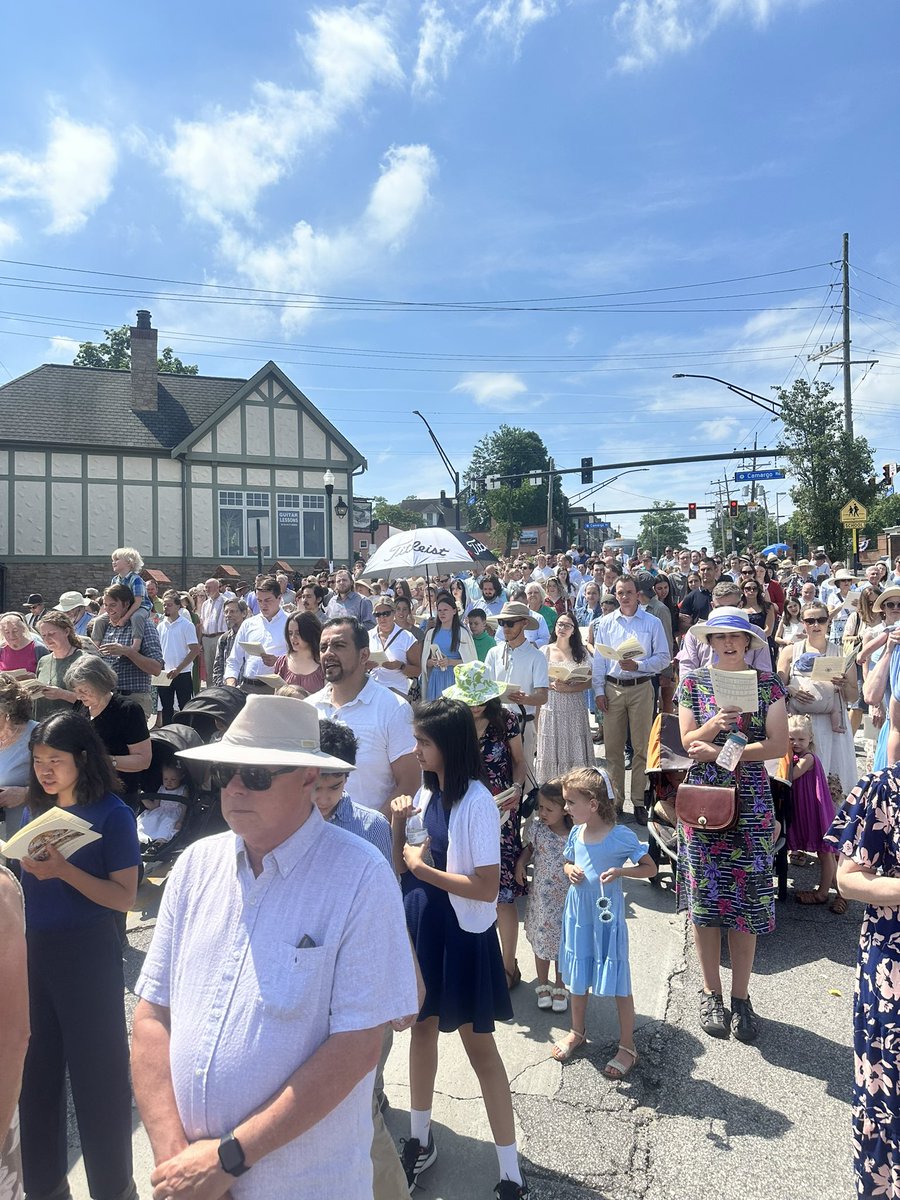 ThomisticDan's tweet photo. Eucharistic processions are amazing! https://t.co/RVWN7uLIIF