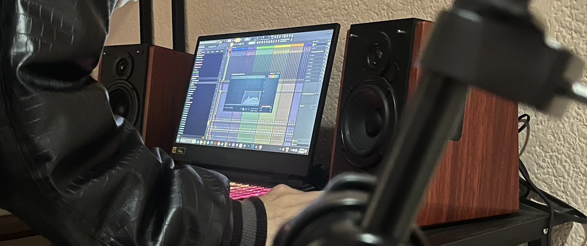 fergrccc's tweet photo. amigos pronto mi primer canción yyy se vienen mássss <3 https://t.co/G7WMFl29xE