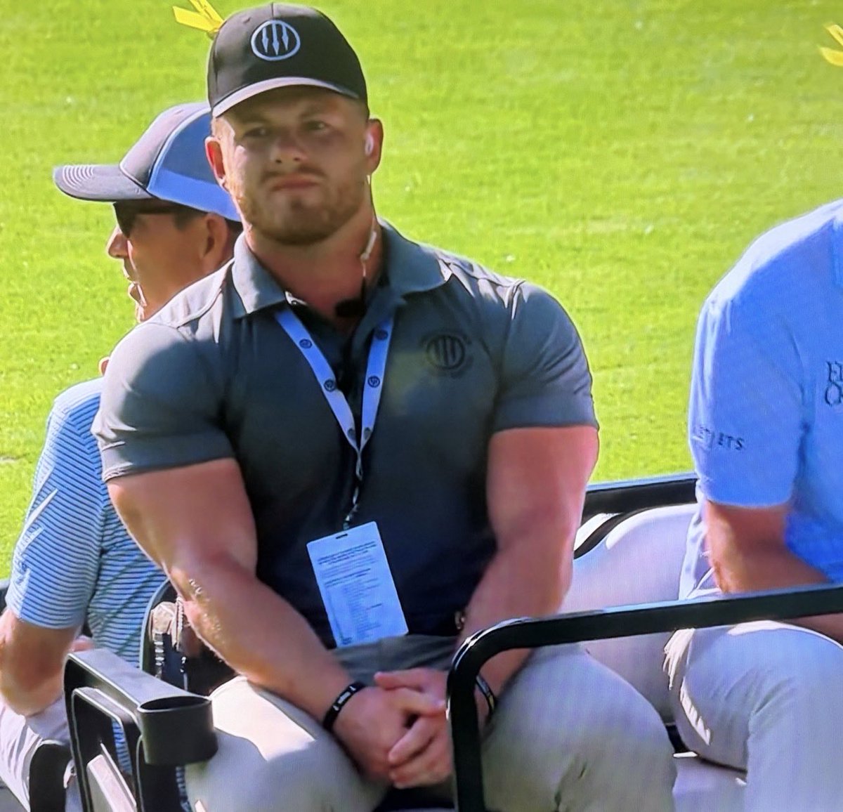 TheRealStringer's tweet photo. Holy fuck who is this guy https://t.co/k3kx9U6uC7