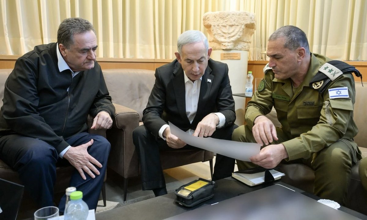 intogreyx's tweet photo. Trump spoke to Netanyahu earlier tonight.

According to ynet, the US told Israel it would be better to wait a few days to see if a deal is possible.

If not, it would move forward alongside Israel in attacking Iran militarily.

Yediot Ahronot reports that Washington informed Israel that it should not get drawn into a limited exchange of strikes, which would ultimately serve little purpose.

The Jerusalem Post reports that Israel will respond, but is still considering the timing and scale of the response.

Finally, Israel Hayom, quoting an Israeli official, says Israel will respond to the Iranian attack, "even if it doesn't happen soon."

The Israeli Broadcasting Authority reports that Netanyahu is currently holding security consultations following his phone call with Trump, and we'll have to see what, if anything, will happen.

Put together from these reports, it seems like Israel will not be responding tonight, but likely will eventually.

Nothing is certain though.

If a deal is actually close, a big if, and an Israeli response is inevitable, it sounds like a great opportunity to pull a charade like last year's war to deal with the PR problem all sides are facing.

A way to save face after embarking on a damaging and ultimately pointless war.

It's nice to hope.

We'll see.