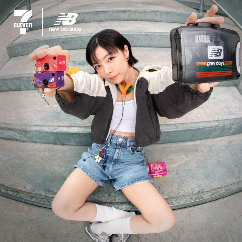 ZorzStudios's tweet photo. #7Eleven and #NewBalance team for a limited-edition camera crossover: https://t.co/bVmwZ7QZvh 

#JeremyGray #camera #Charmera #KodakCharmera #compact #CompactCamera #HongKong #KeychainCamera #LimitedEdition #RetroStyled #equipment https://t.co/he9uC7OHe2