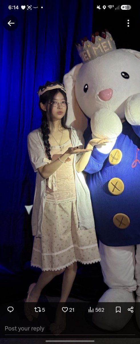 MokaMelody25's tweet photo. Moka is wearing the jacket again!!! I really want it so bad 😭 if anyone knows where I can get this please pleaseeeeee let me know https://t.co/FdW0KKYiLI