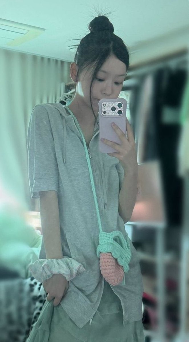 MokaMelody25's tweet photo. Moka is wearing the jacket again!!! I really want it so bad 😭 if anyone knows where I can get this please pleaseeeeee let me know https://t.co/FdW0KKYiLI