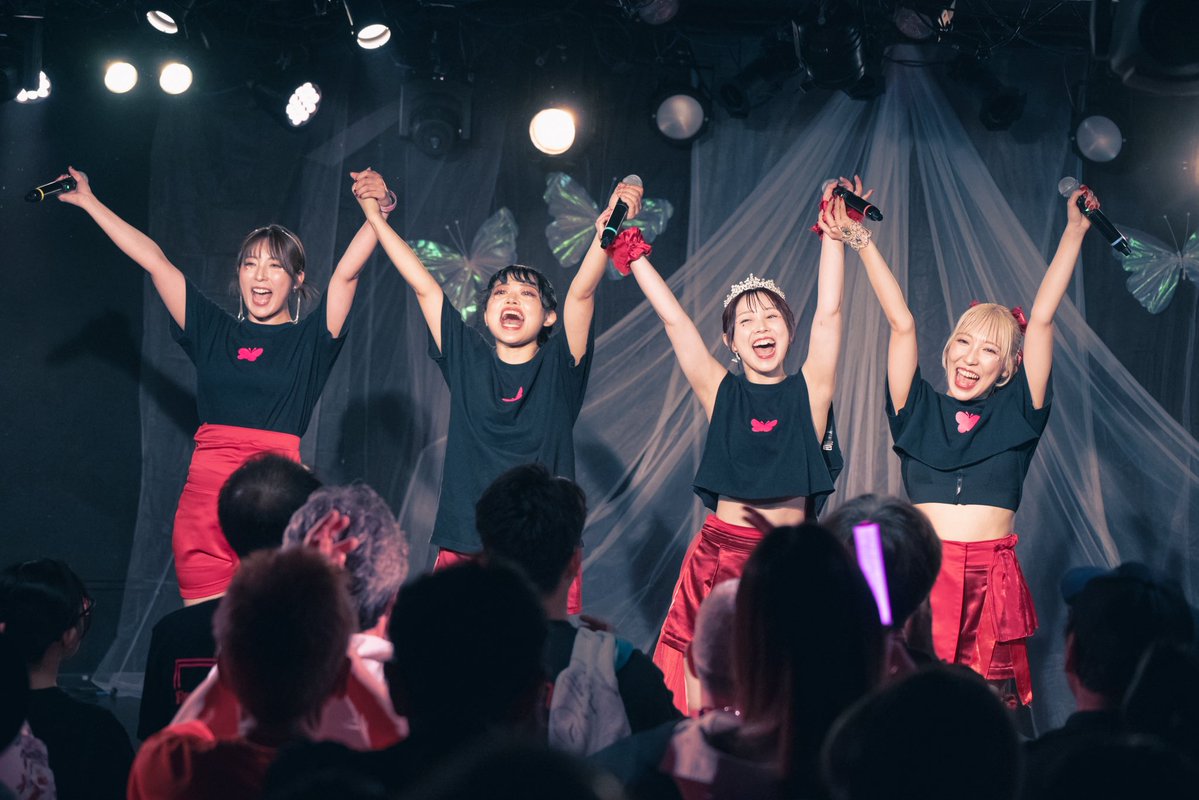 yasuhiro1111's tweet photo. 遅くなりましたがЯanaBワンマンご来場とご視聴ありがとうございました🙏

全18曲のパフォーマンスいかがでしたか？
5年続けていると1曲1曲に物語があり、僕も色々と思い出しながら見守っていました。

当日はチケットを購入された方で、来る事のできなかった方も多くいらしたのですが、その人数を合わせると当日の動員は150名を超えていました。
2ヶ月前の告知でこれだけ多くのお客様にご来場いただけた事は本人達も自信になったかと思います！

そして2人の新メンバーの発表✨
MEGとyukiがЯanaBに加入してくれる事になりました。

MEGはスカウトがキッカケでしたが初めて会った時から考え方や活動への姿勢がЯanaBにぴったりで、不思議な縁を感じていました。
そして誕生日は僕と同じ11月11日。
生誕どうしましょうか？

yukiは4th ONEMANで専門学校の生徒の一員としてバックダンサーを務め、そこかられいないれのバックダンサーも担当し、
昨年末の専門学校のオーディションから加入が決まりました。
ちなみに誕生日は2月14日なので、
8月生まれは増えませんのでご安心ください。

これで新章は6人。
また新たな物語が始まります。

これからのЯanaBもよろしくお願いいたします✨