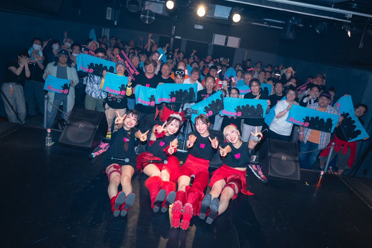 yasuhiro1111's tweet photo. 遅くなりましたがЯanaBワンマンご来場とご視聴ありがとうございました🙏

全18曲のパフォーマンスいかがでしたか？
5年続けていると1曲1曲に物語があり、僕も色々と思い出しながら見守っていました。

当日はチケットを購入された方で、来る事のできなかった方も多くいらしたのですが、その人数を合わせると当日の動員は150名を超えていました。
2ヶ月前の告知でこれだけ多くのお客様にご来場いただけた事は本人達も自信になったかと思います！

そして2人の新メンバーの発表✨
MEGとyukiがЯanaBに加入してくれる事になりました。

MEGはスカウトがキッカケでしたが初めて会った時から考え方や活動への姿勢がЯanaBにぴったりで、不思議な縁を感じていました。
そして誕生日は僕と同じ11月11日。
生誕どうしましょうか？

yukiは4th ONEMANで専門学校の生徒の一員としてバックダンサーを務め、そこかられいないれのバックダンサーも担当し、
昨年末の専門学校のオーディションから加入が決まりました。
ちなみに誕生日は2月14日なので、
8月生まれは増えませんのでご安心ください。

これで新章は6人。
また新たな物語が始まります。

これからのЯanaBもよろしくお願いいたします✨