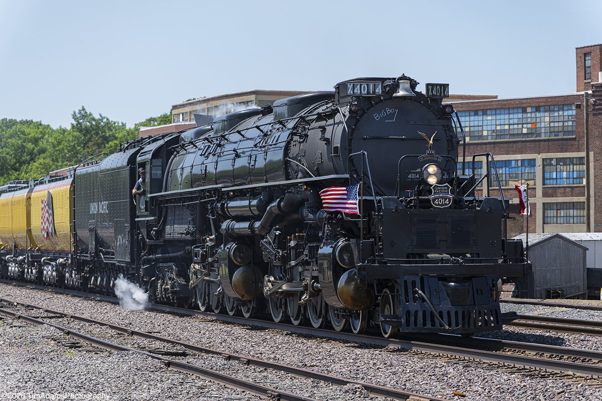 TimAdams65's tweet photo. The Big Boy 4014 stopping in Sterling Illinois on 6/2/26. #bigboy4014 #unionpacific #railroad #steamlocomotive @UnionPacific https://t.co/syz2mC87pZ