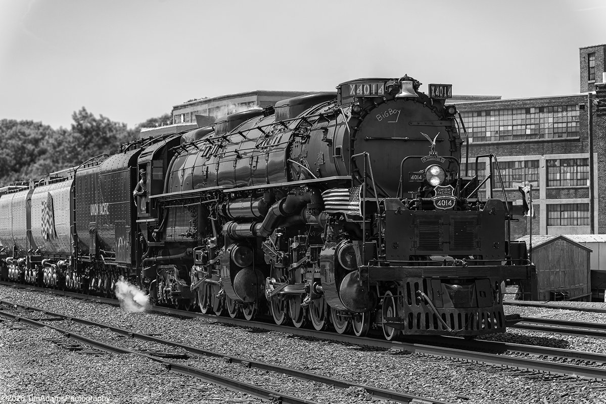 TimAdams65's tweet photo. The Big Boy 4014 stopping in Sterling Illinois on 6/2/26. #bigboy4014 #unionpacific #railroad #steamlocomotive @UnionPacific https://t.co/syz2mC87pZ