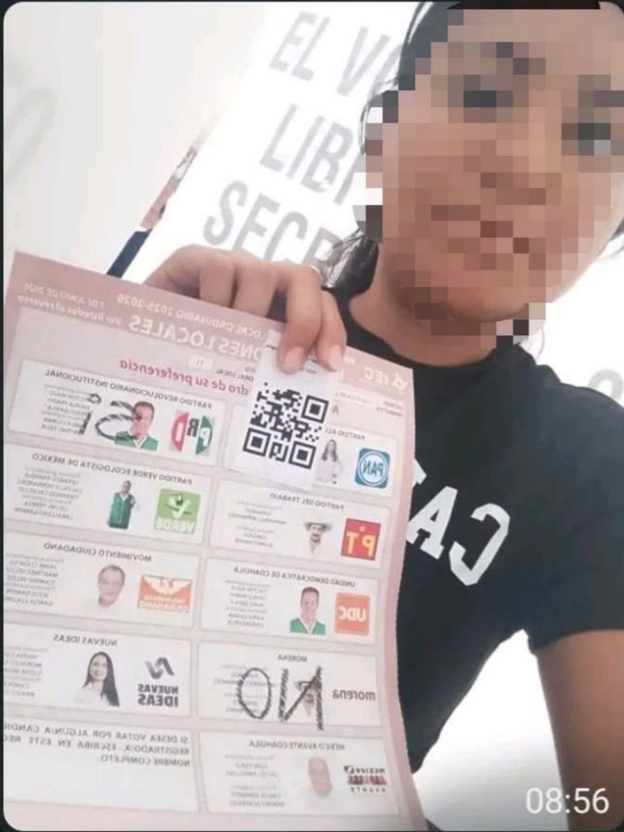juanbaaq's tweet photo. Exhiben y denuncian compra de votos en Coahuila

Documentan compra de votos a favor del PRI en una casa donde operadores de una estructura de fraude electoral reparten dinero en efectivo a cambio de votos 

Operan con códigos QR que les permiten saber quién votó por ellos https://t.co/efJq4BxQg3
