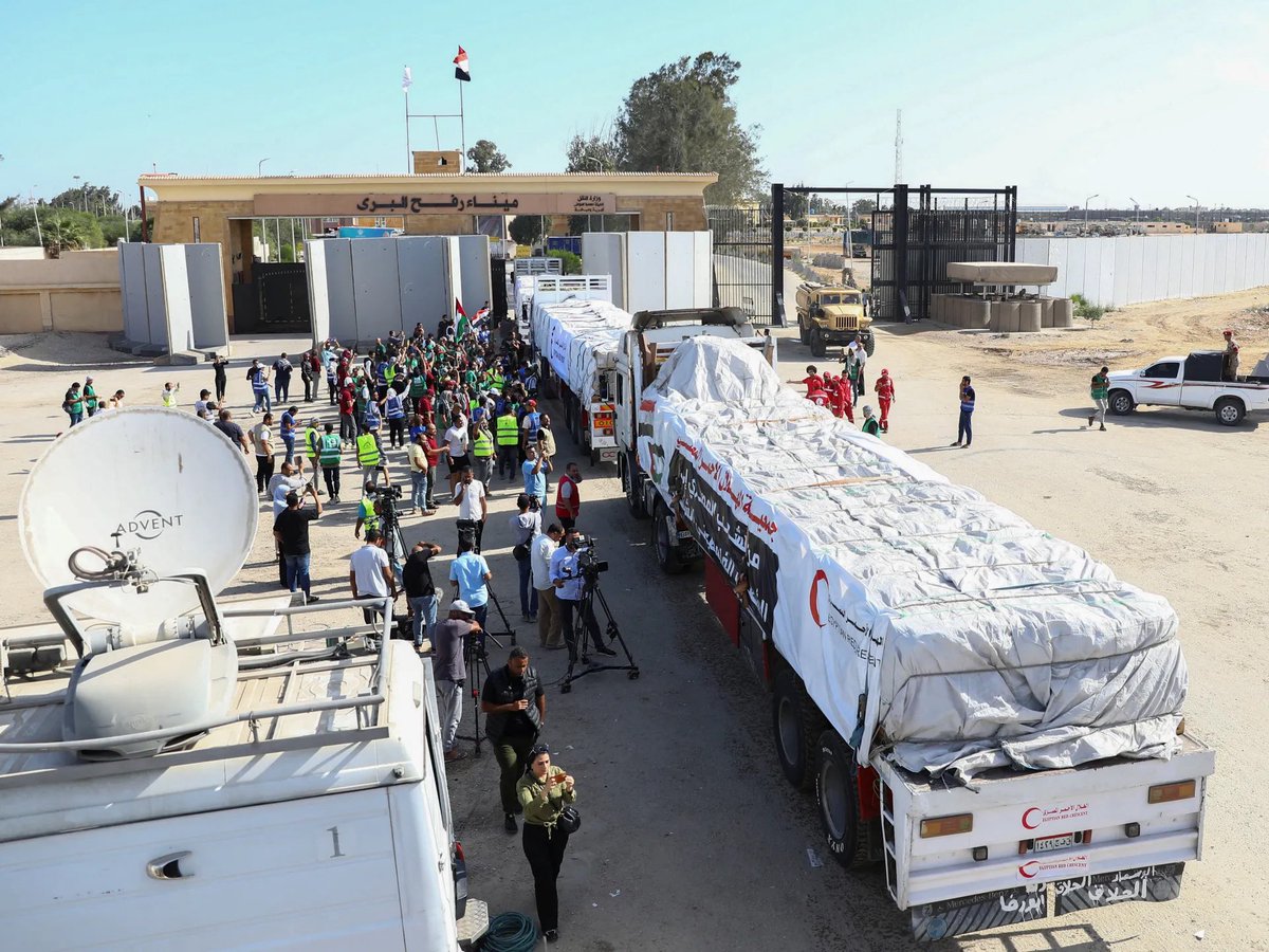 TheSaviour's tweet photo. 🚨🇮🇱🇵🇸BREAKING: Israel has stopped the entry of humanitarian aid trucks into Gaza until further notice. https://t.co/q9XQdqY9oN