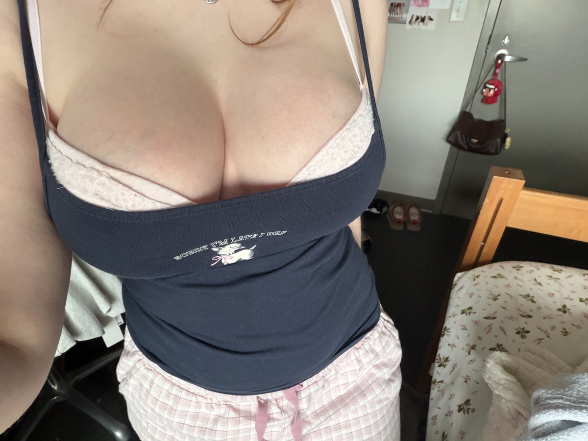 lotteviaa's tweet photo. come lay with me! https://t.co/d0MiV6vE9M