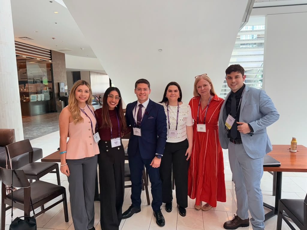 AlexisNarvaezMD's tweet photo. Humbled to meet changemakers shaping the future of #medicine at @AmerMedicalAssn.  It doesn’t matter where you come from — only what you bring to advance patient care, access, excellence & safety.  Proud to see the incredible support for our dear friend @sebas_arruarana (Founder of @ProjectImg) from: @drjohnwhyte (CEO of @AmerMedicalAssn) @HelenBurstin (CEO of @CMSSmed) and
Tracy Wallowicz (SVP Regulatory Affairs & Chief Communications Officer at @Intealth)
…and so many inspiring leaders!  This is the power of one unified voice.  Physicians, residents & future docs: 
Join @AmerMedicalAssn and let’s make a real difference together! 💙 Let’s keep showing up.  #AMA #ProjectIMG #PhysicianLeadership #Intealth #OneVoiceForMedicine #medtwitter
